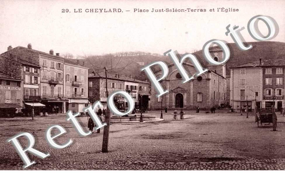 Place st Just Saleon Terras et eglise