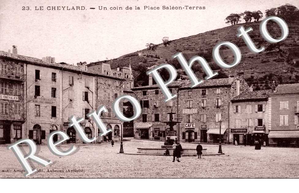 Un coin de la place Saleon-Terras