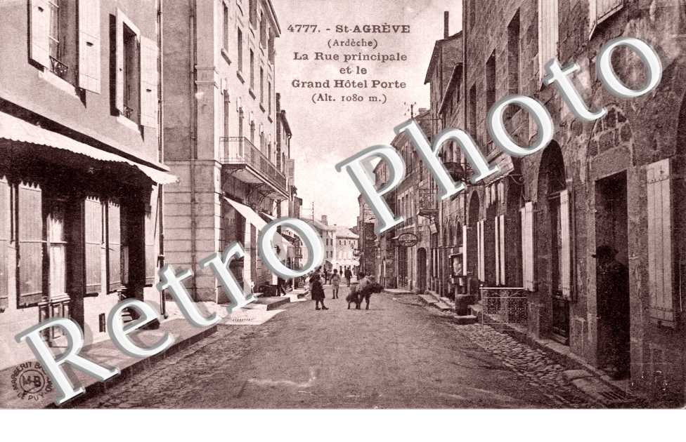 Saint-Agreve, la Rue Principale et le Grand Hotel Porte (Altitude 1080 metres)