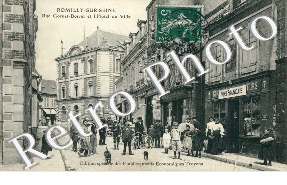 RUE GORNET-BOIVIN ET L'HOTEL DE VILLE
