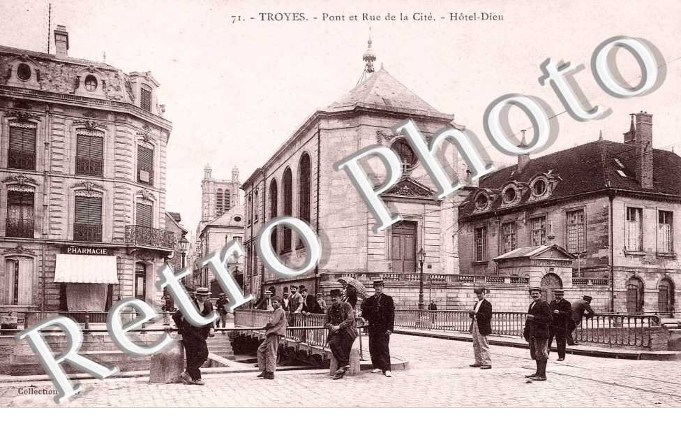 PONT ET RUE DE LA CITE - HOTEL DIEU