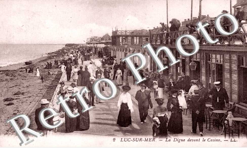 Luc-sur-Mer, la Digue devant le Casino
