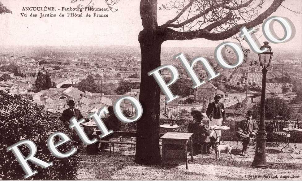 Vu des jardins de l'hotel de France