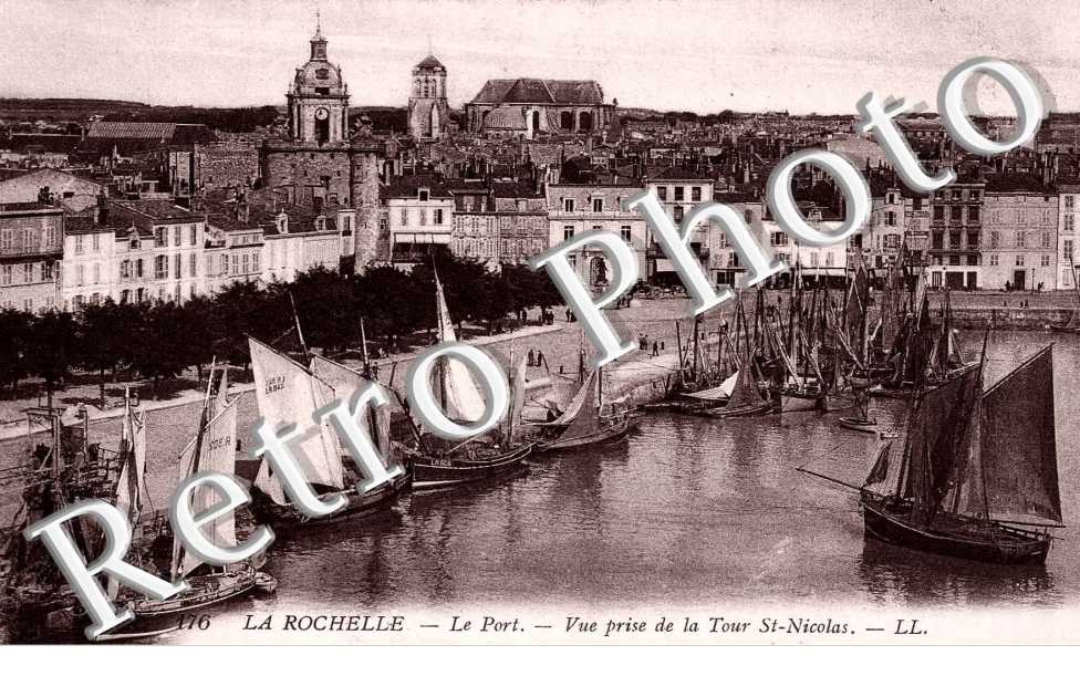 LE PORT, vue prise de la tour St Nicolas 