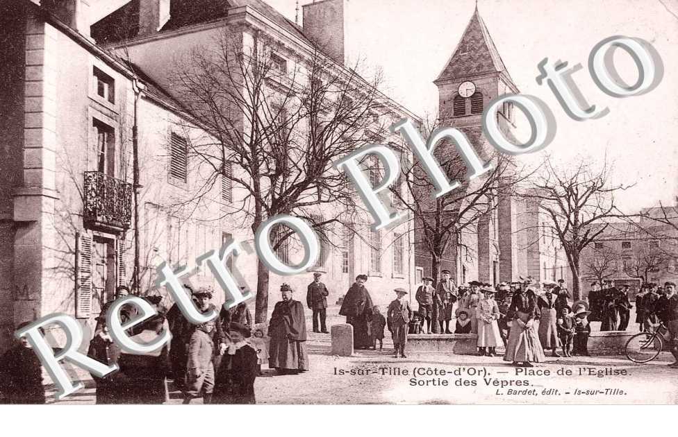 PLACE DE L'EGLISE - SORTIE DE VEPRES