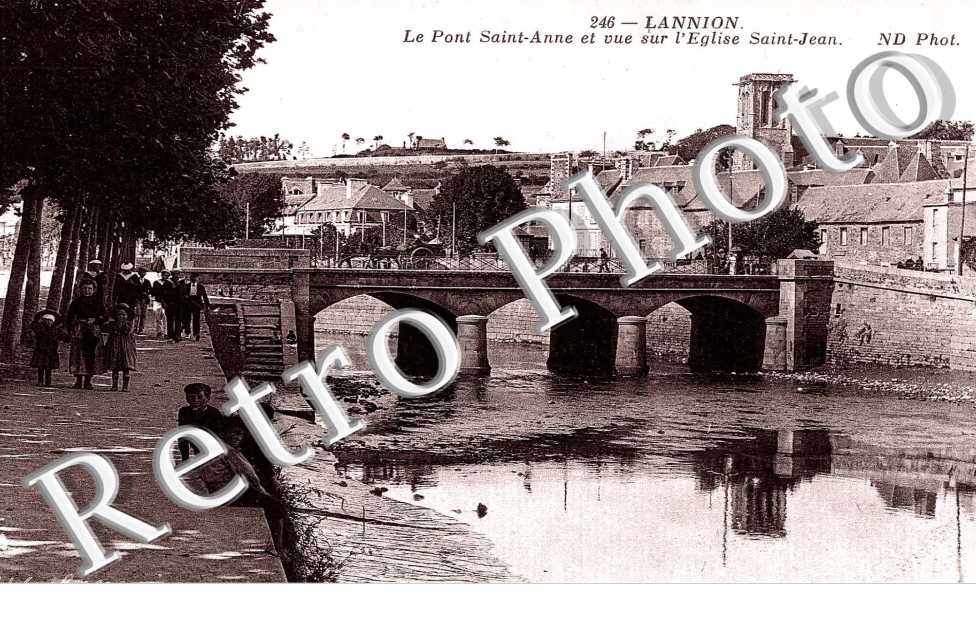 Le Pont Saint Anne et Vue sur l'Eglise Saint Jean
