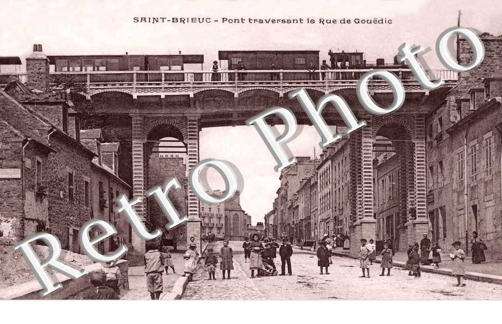 pont traversant la rue de Gouëdic