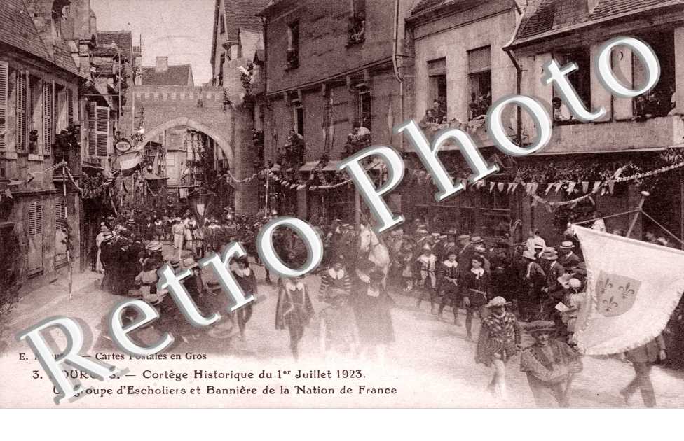 Cortege historique du 1er juillet 1923 - Un groupe d'escholiers