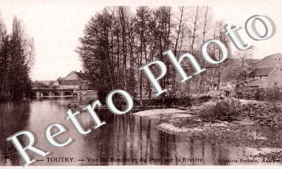 Vue du Moulin et du Pont sur la Riviere