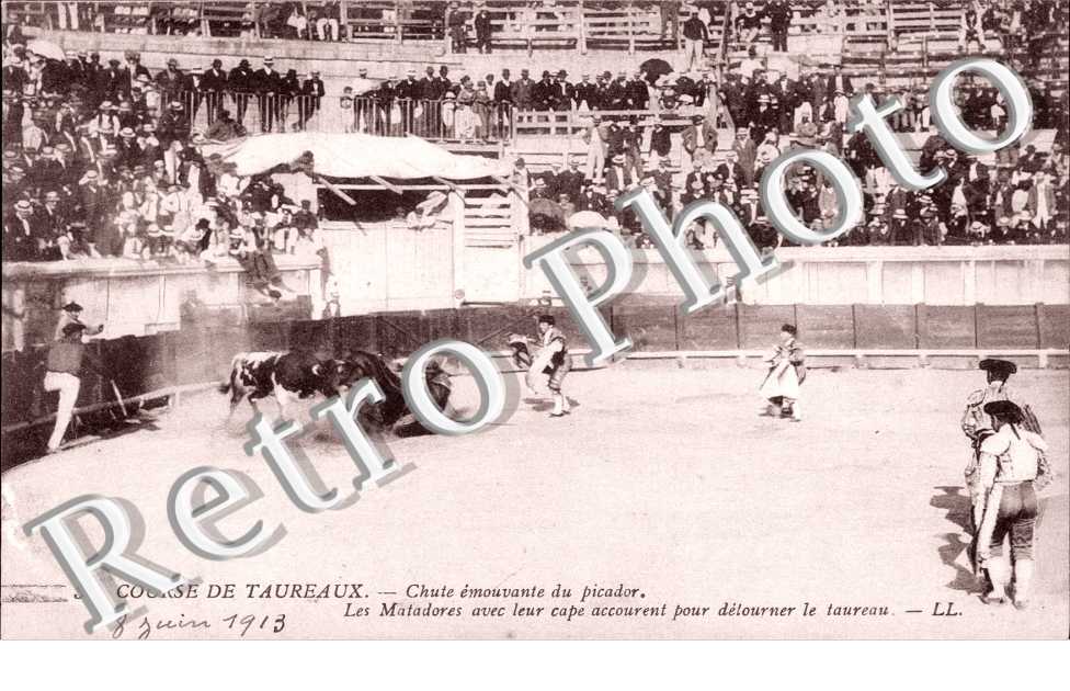 Course de Taureaux - Chute emouvante du Picador