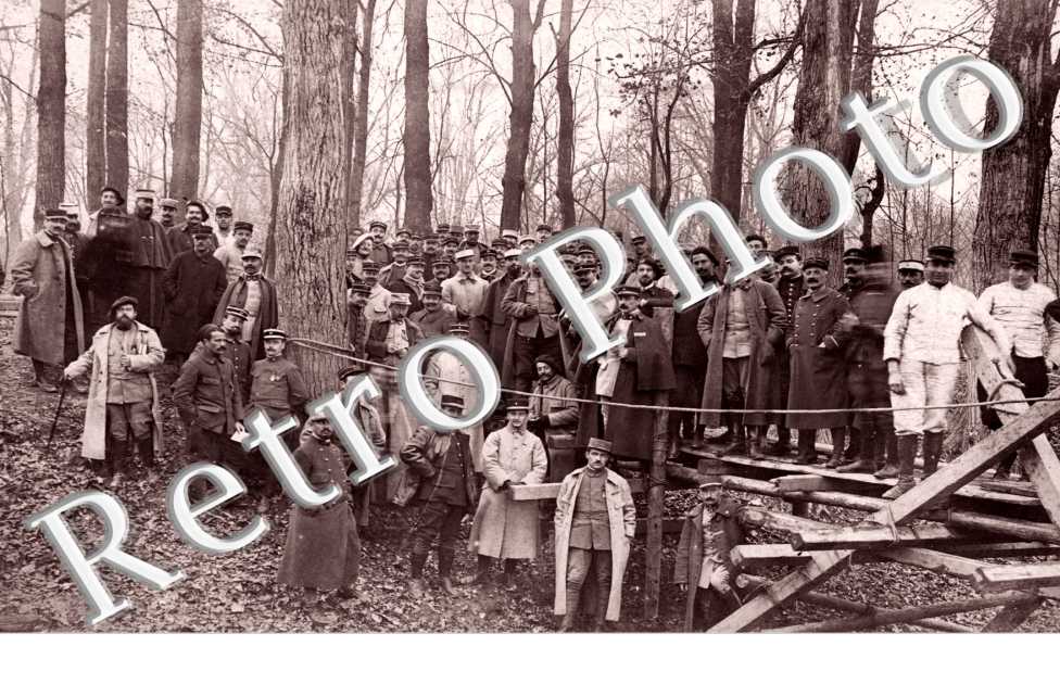 Militaires dans la foret