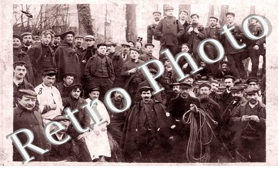 Groupe d'hommes