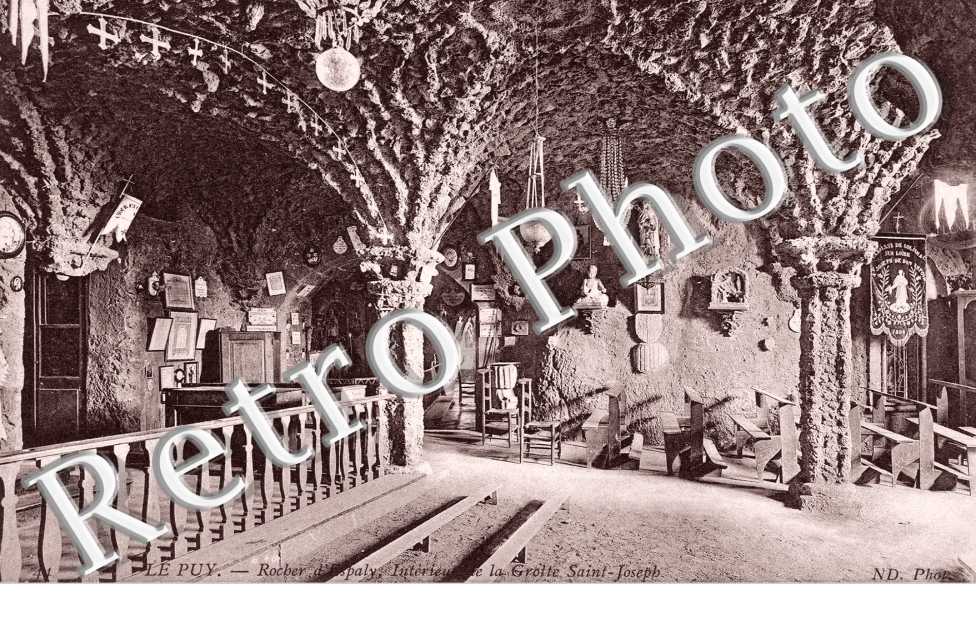 Intieur de la grotte Saint Joseph