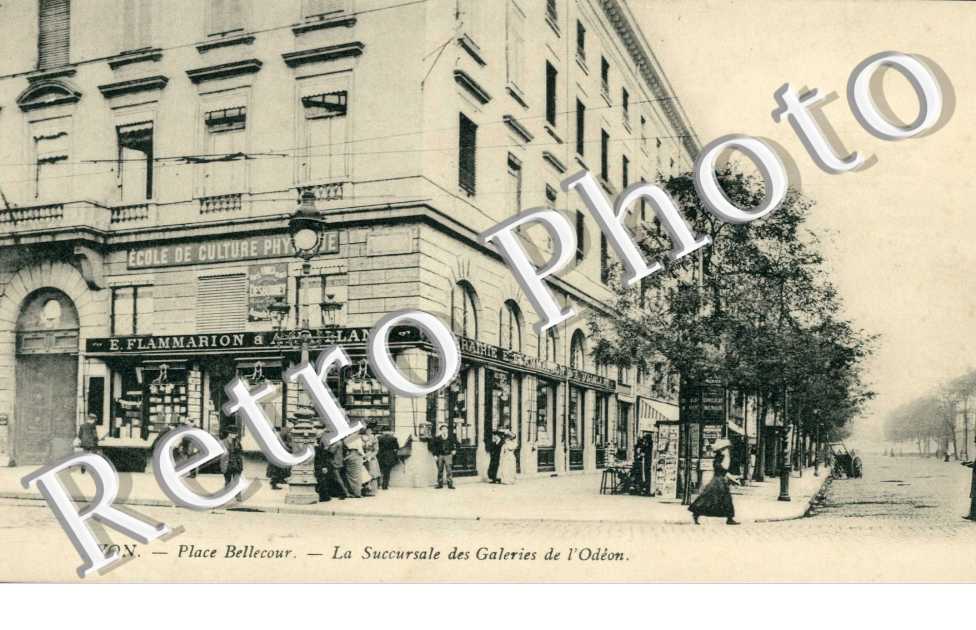 Place Bellecour - La succursale des Galeries de l'Odeon