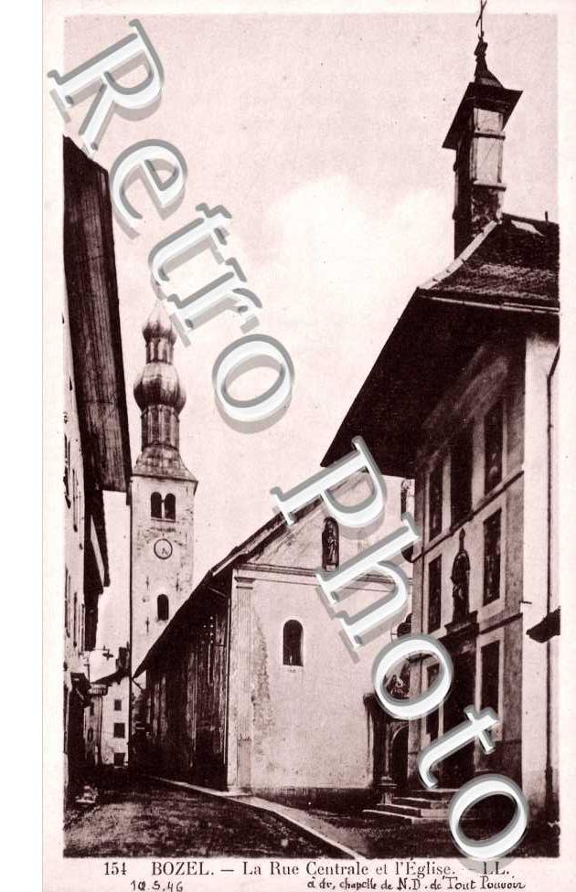 la rue centrale et l'eglise