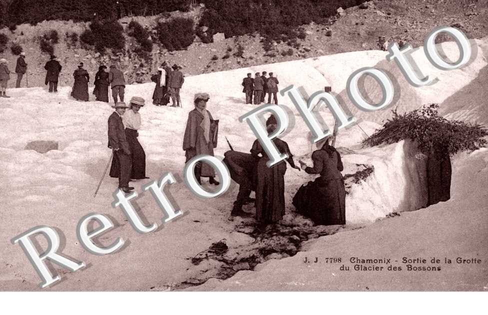 sortie de la grotte du glacier des Bossons