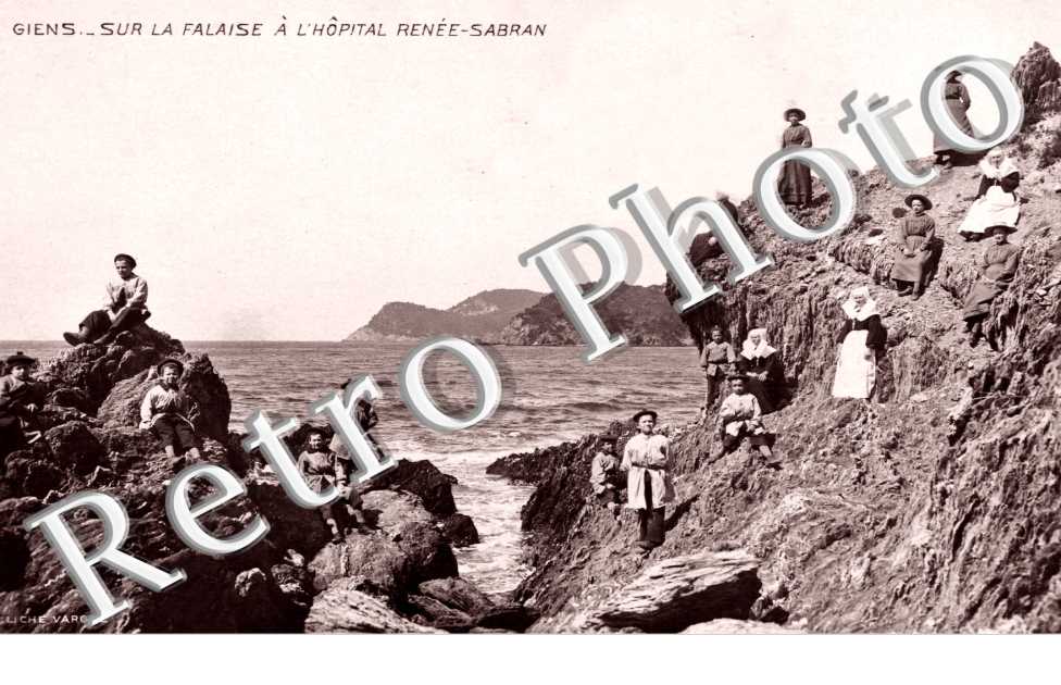 Sur la Falaise a l'Hopital Renee Sabran
