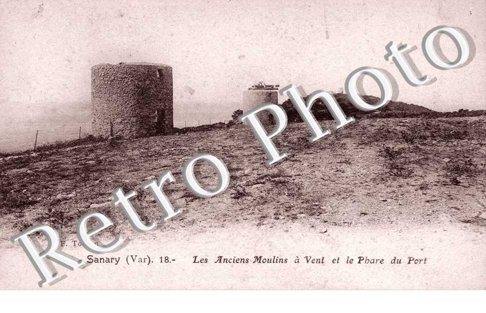 Les Anciens Moulins a Vent et le phare du Port