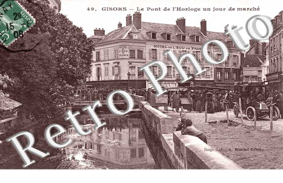 le pont de l'horloge un jour de marche