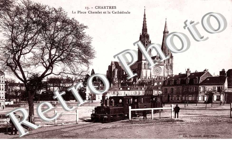 la place chatelet et la cathedrale