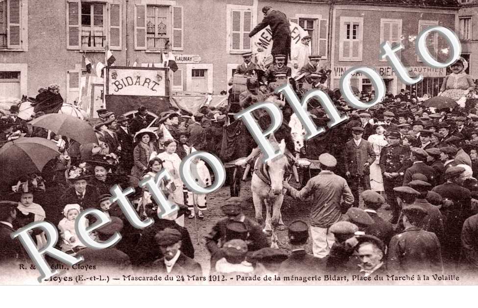 Mascarade du 24 mars 1912 - Parade de la Menagerie Bidart - place du marche a la volaille