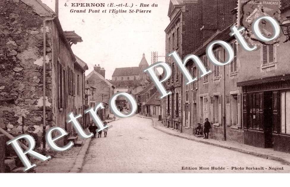 Rue du Grand Pont et Eglise Saint Pierre
