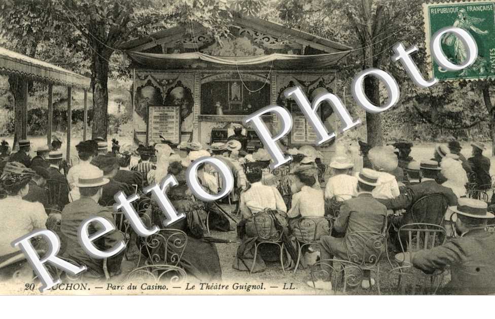 LE THEATRE GUIGNOL. Parc du Casino