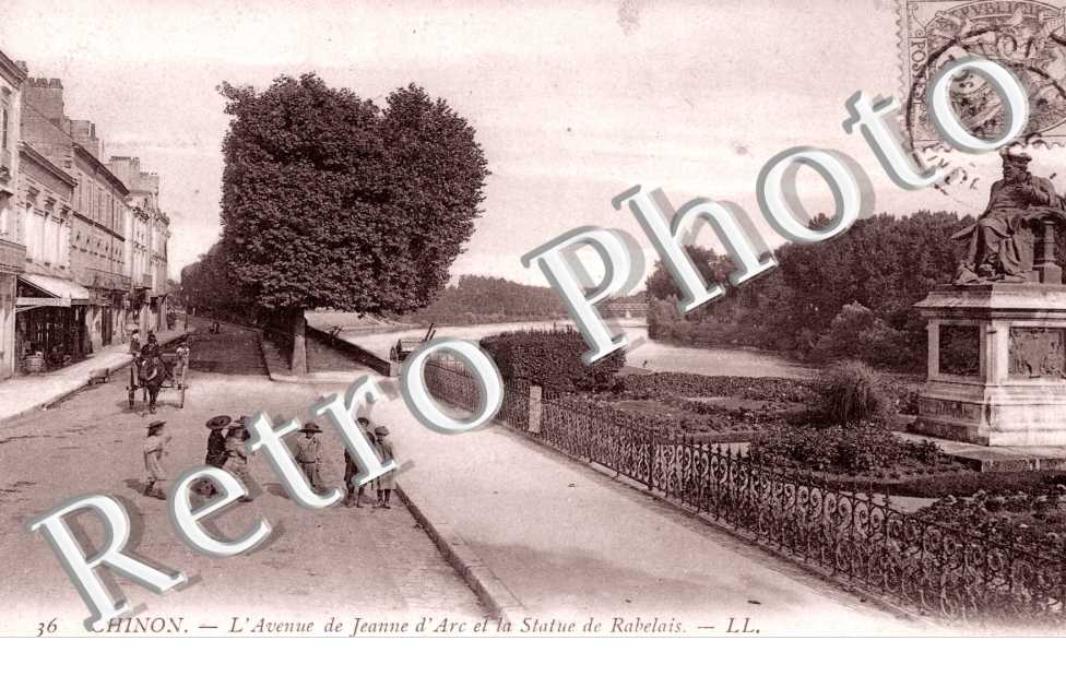 L'Avenue de Jeanne d'Arc et la Statue de Rabelais