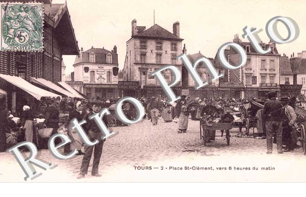 Place Saint Clément vers 6 heures du Matin