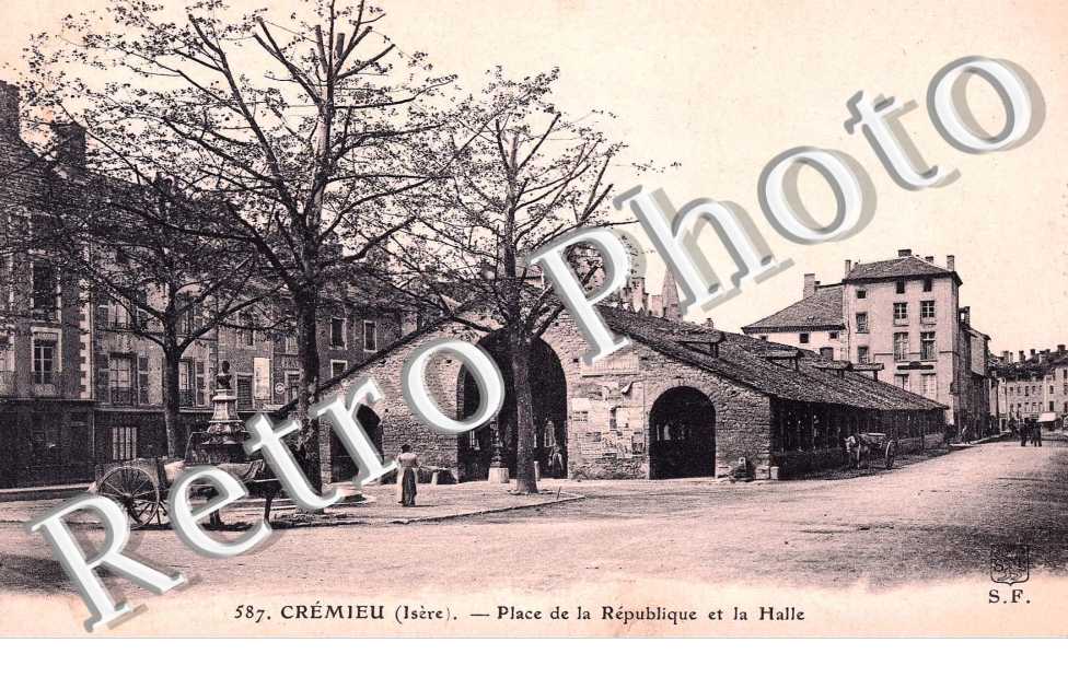 place de la Republique et la halle