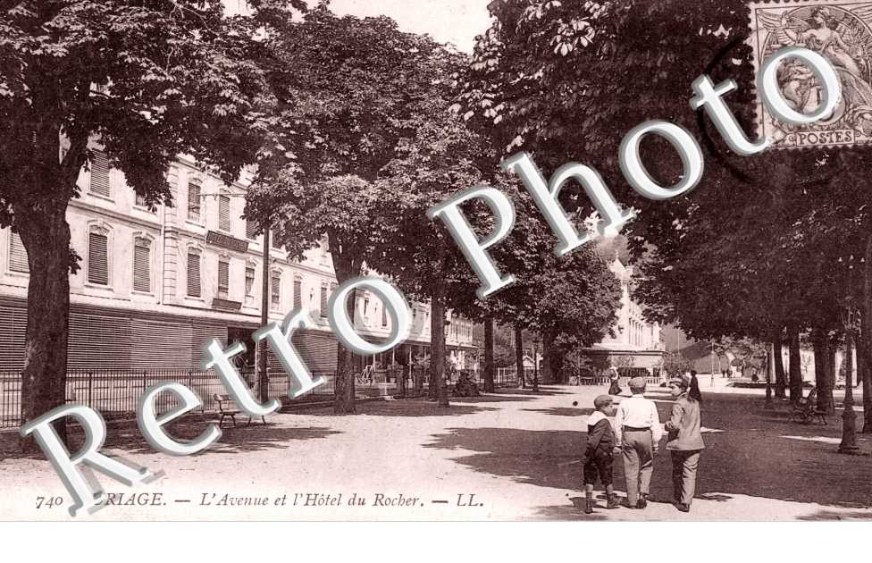 L'Avenue et l'Hotel du Rocher