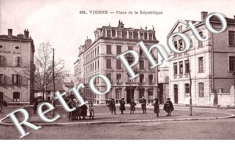 PLACE DE LA REPUBLIQUE
