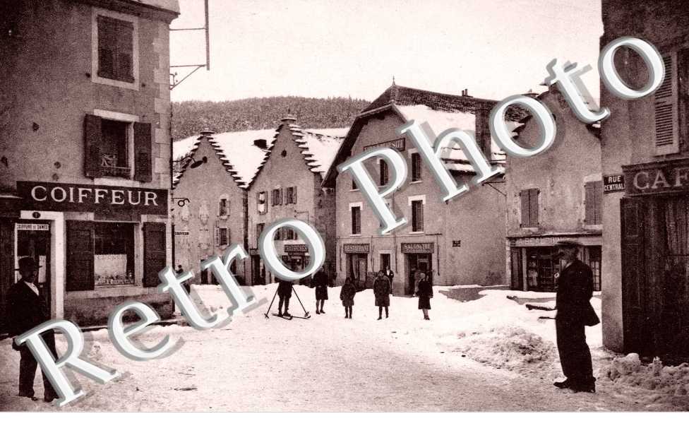 (une rue sous la neige)