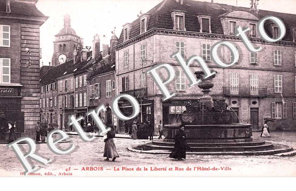 la place de la Liberte et rue de l'hotel de ville