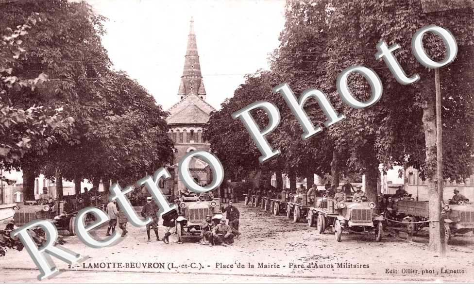 place de la mairie, parc d'autos militaires