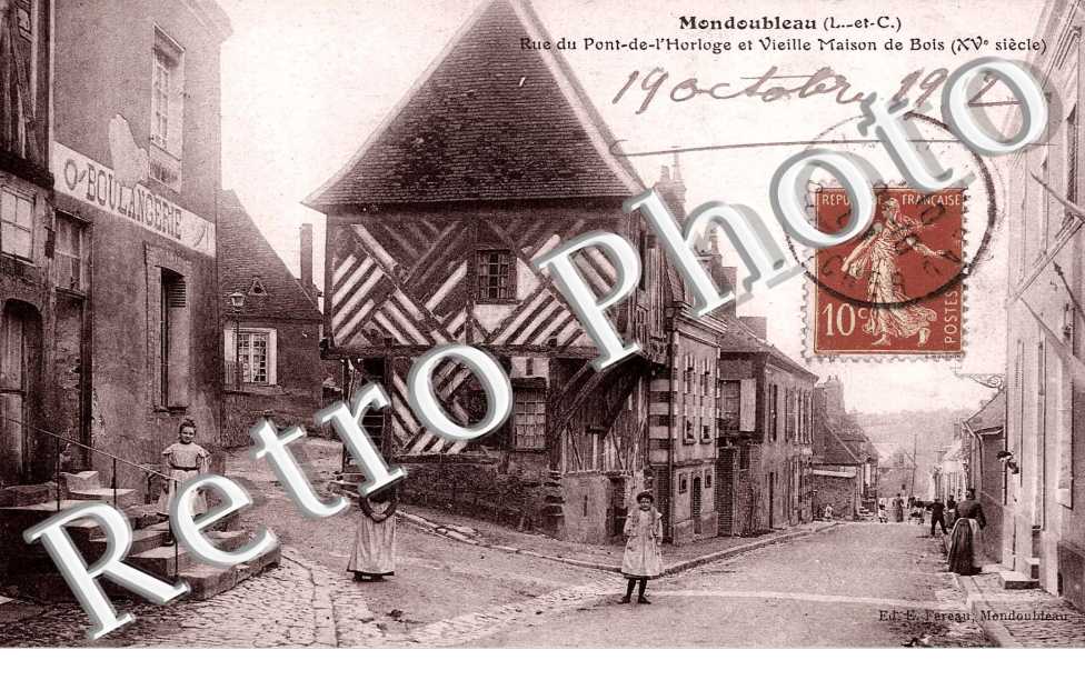 rue du Pont de l'Horloge et vieilles maison de Bois