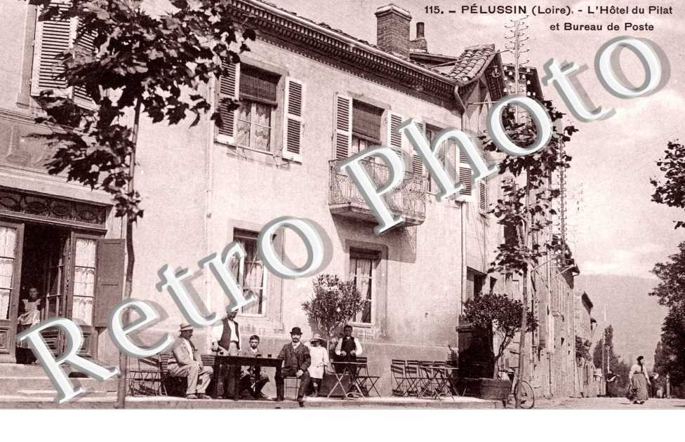l'hotel du pilat et bureau de poste