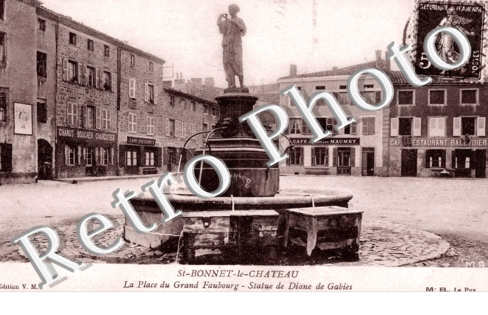 Place du Grand Faubourg, Statue de Diane de Gabies