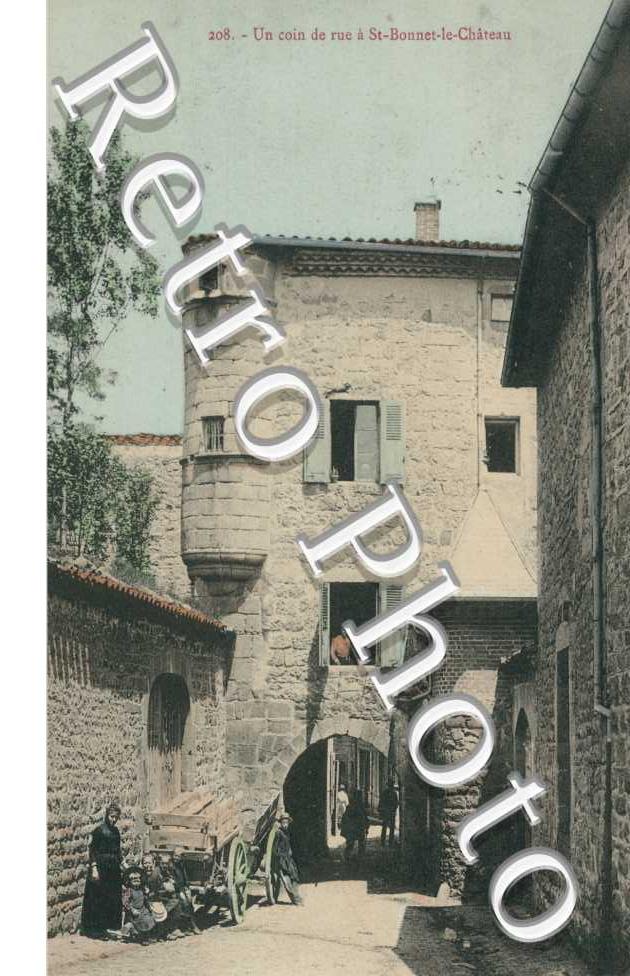 un coin de rue a st bonnet le chateau (couleur)