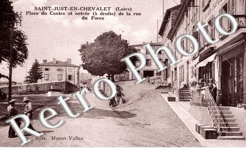 place du centre et entree de la rue du Forez