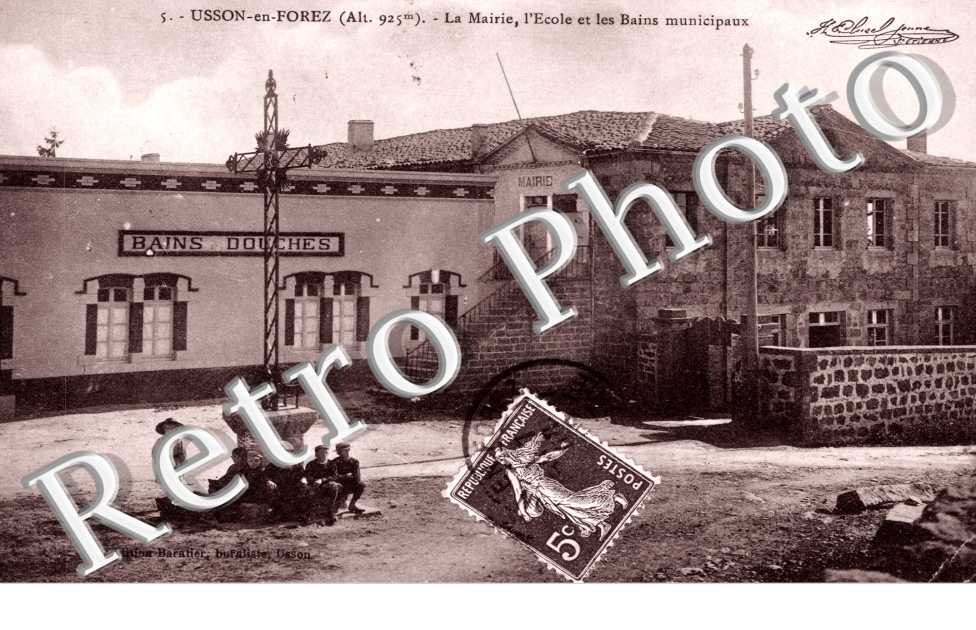 la mairie, l'ecole et les bains municipaux