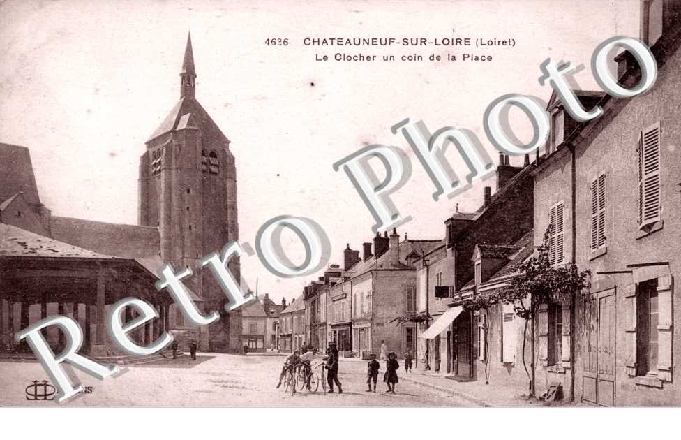 Le Clocher un coin de la Place