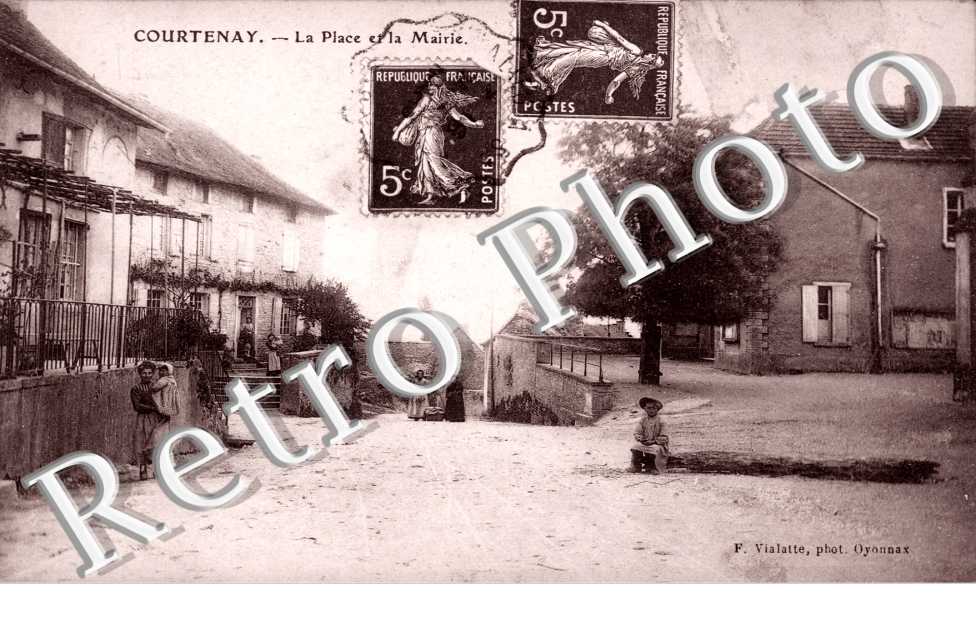 la place et la mairie