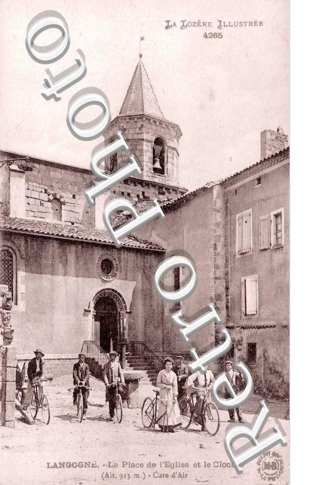 place de l'Eglise et le clocher
