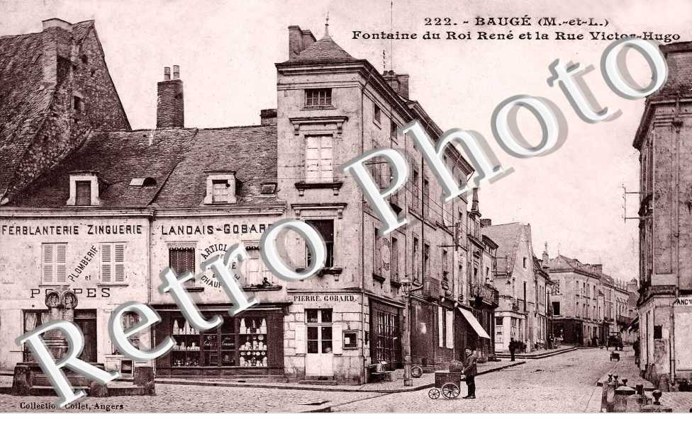Fontaine du Roi Rene et la Rue Victor Hugo