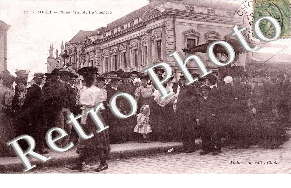Place Travot, le Theatre