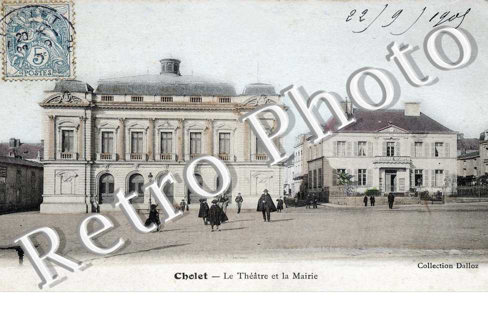 le theatre et la mairie