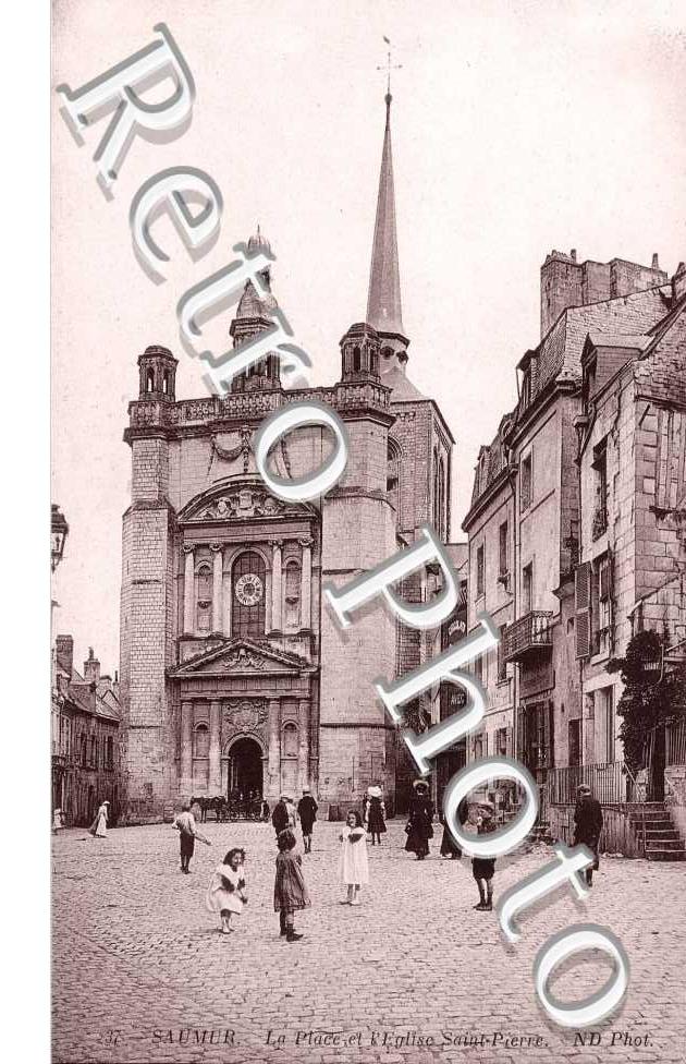 PLACE DE L'EGLISE SAINT PIERRE