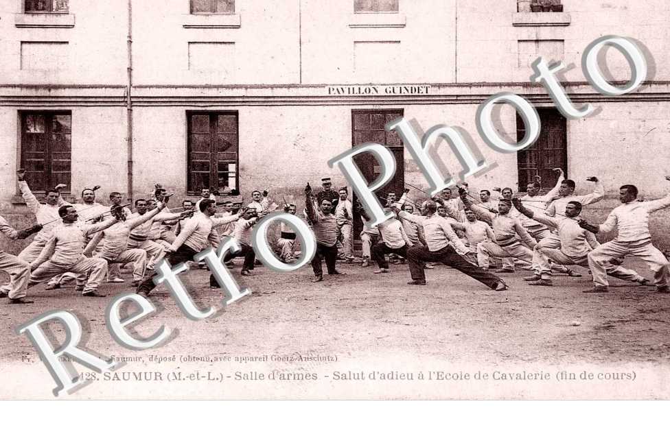 salle d'armes, salut d'adieu a l'ecole de cavalerie (fin de cours)