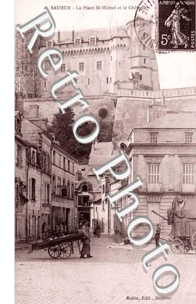 La Place Saint Michel et le Chateau